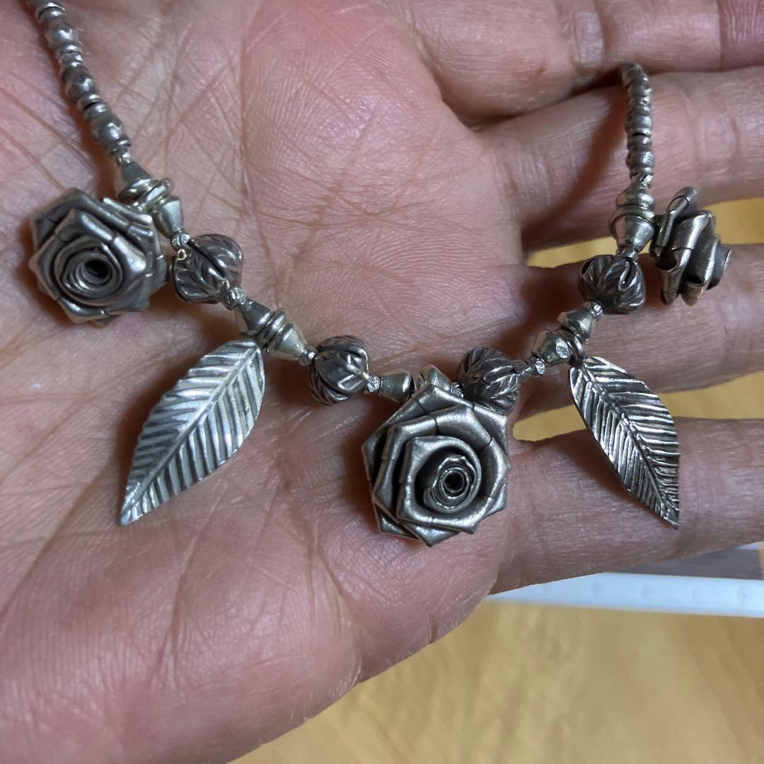 カレンシルバー オールドチャーム＆ビーズのチョーカーネックレス