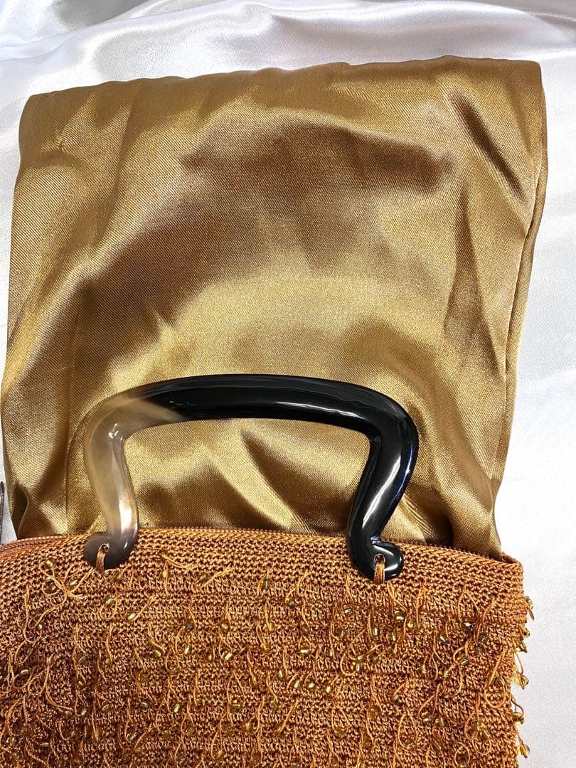 [手作り:編み込みビーズ入]未使用・編み乍ら糸を浮す。大変凝った造りです。可愛い