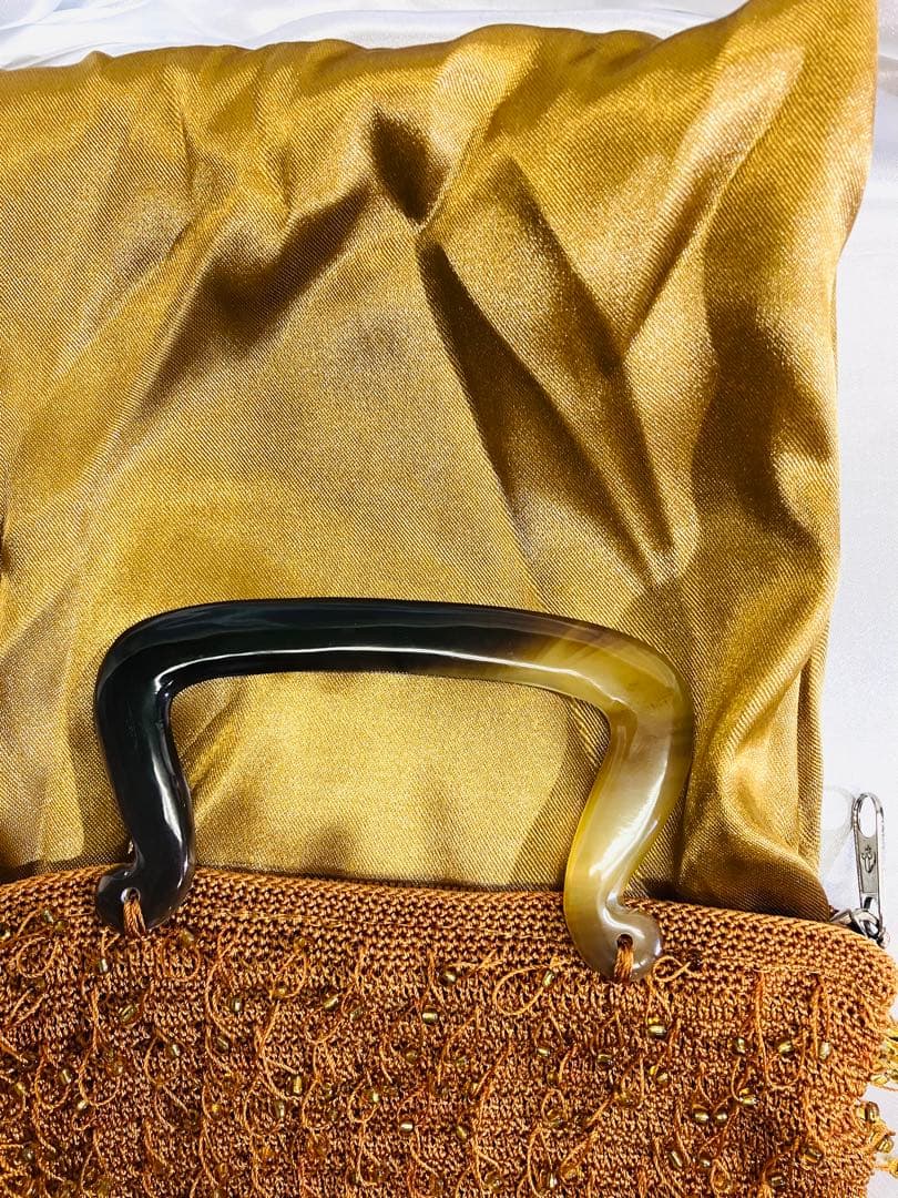 [手作り:編み込みビーズ入]未使用・編み乍ら糸を浮す。大変凝った造りです。可愛い