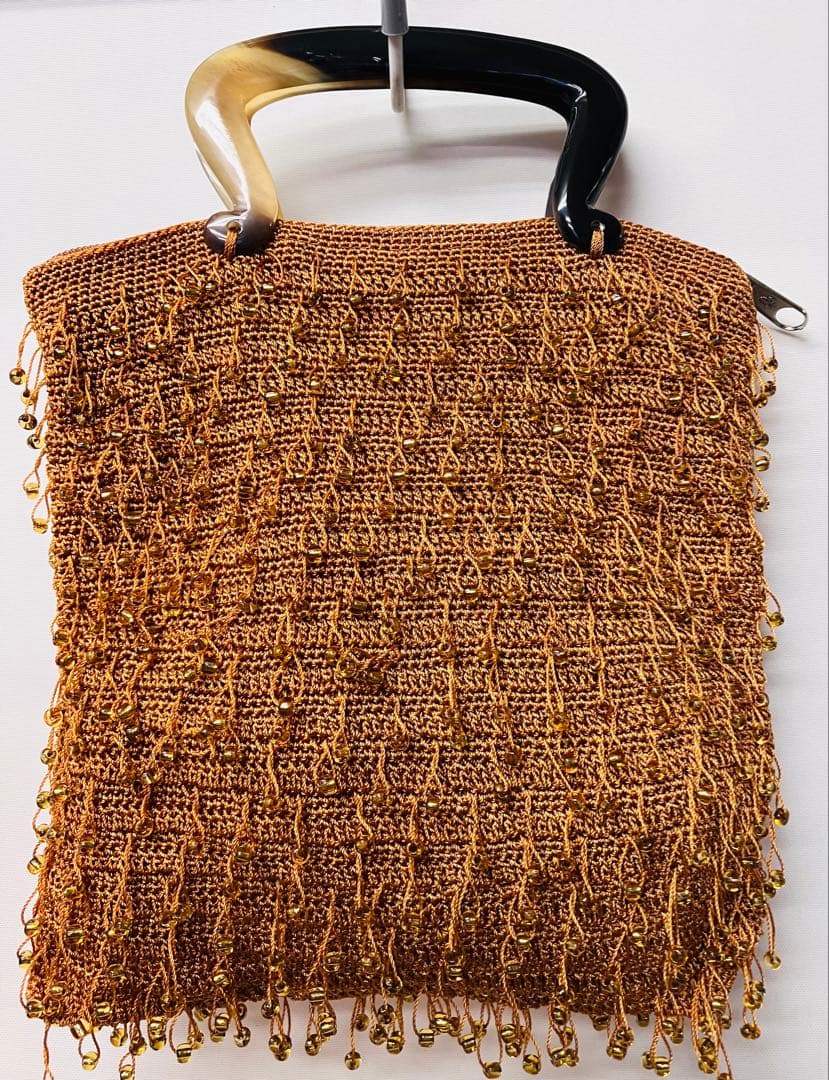 [手作り:編み込みビーズ入]未使用・編み乍ら糸を浮す。大変凝った造りです。可愛い