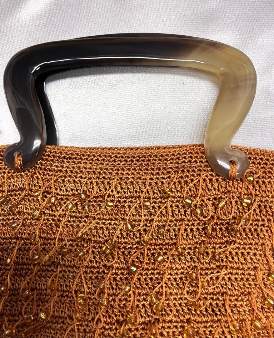 [手作り:編み込みビーズ入]未使用・編み乍ら糸を浮す。大変凝った造りです。可愛い