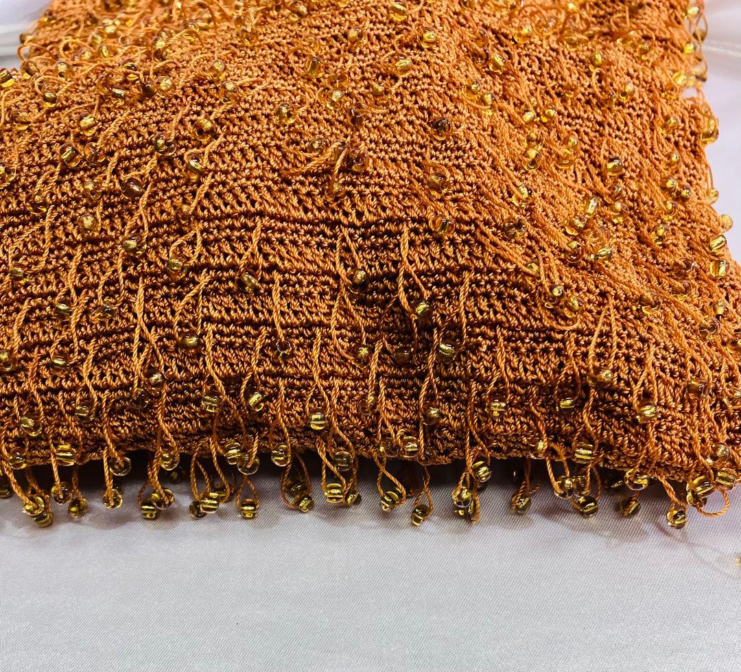 [手作り:編み込みビーズ入]未使用・編み乍ら糸を浮す。大変凝った造りです。可愛い