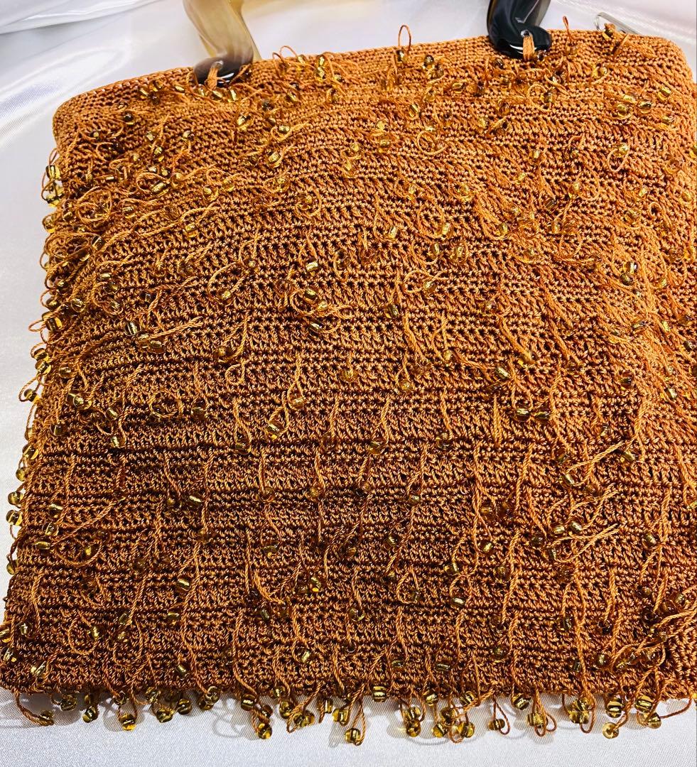 [手作り:編み込みビーズ入]未使用・編み乍ら糸を浮す。大変凝った造りです。可愛い