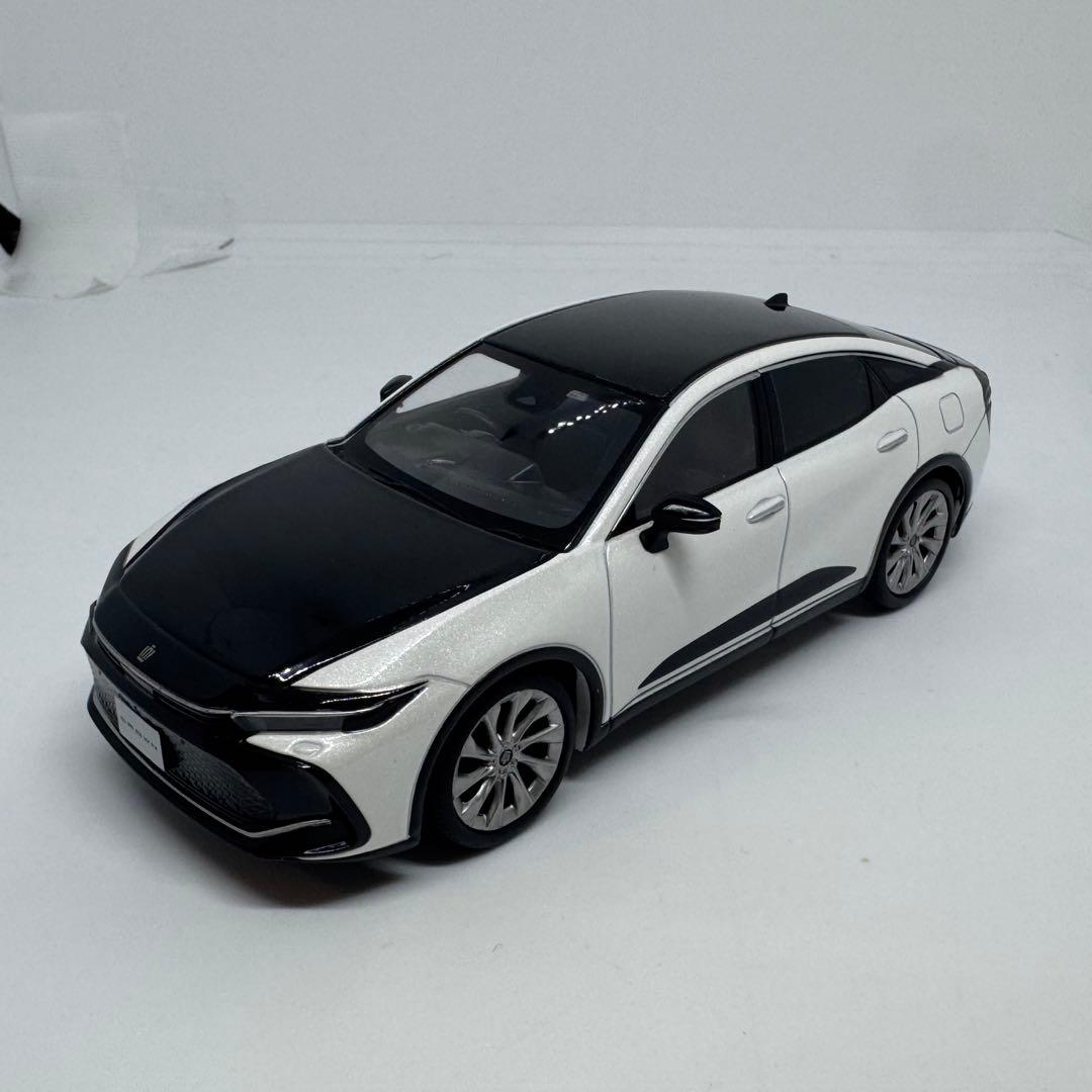 非売品 1/30 トヨタ カラーサンプル クラウン クロスオーバー ホワイト