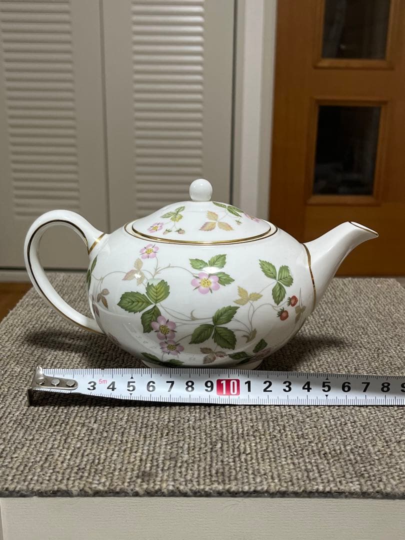 黒壺ウェッジウッド　ワイルドストロベリー　ポット