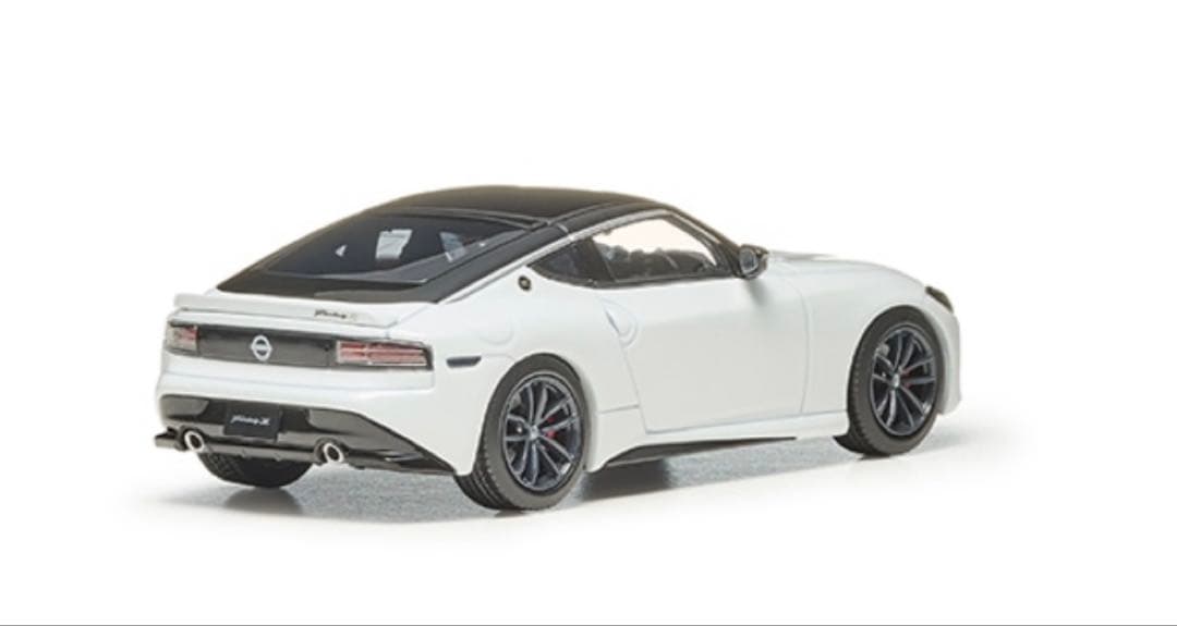ミニカー Fairlady Z (Prism White / Super Black)