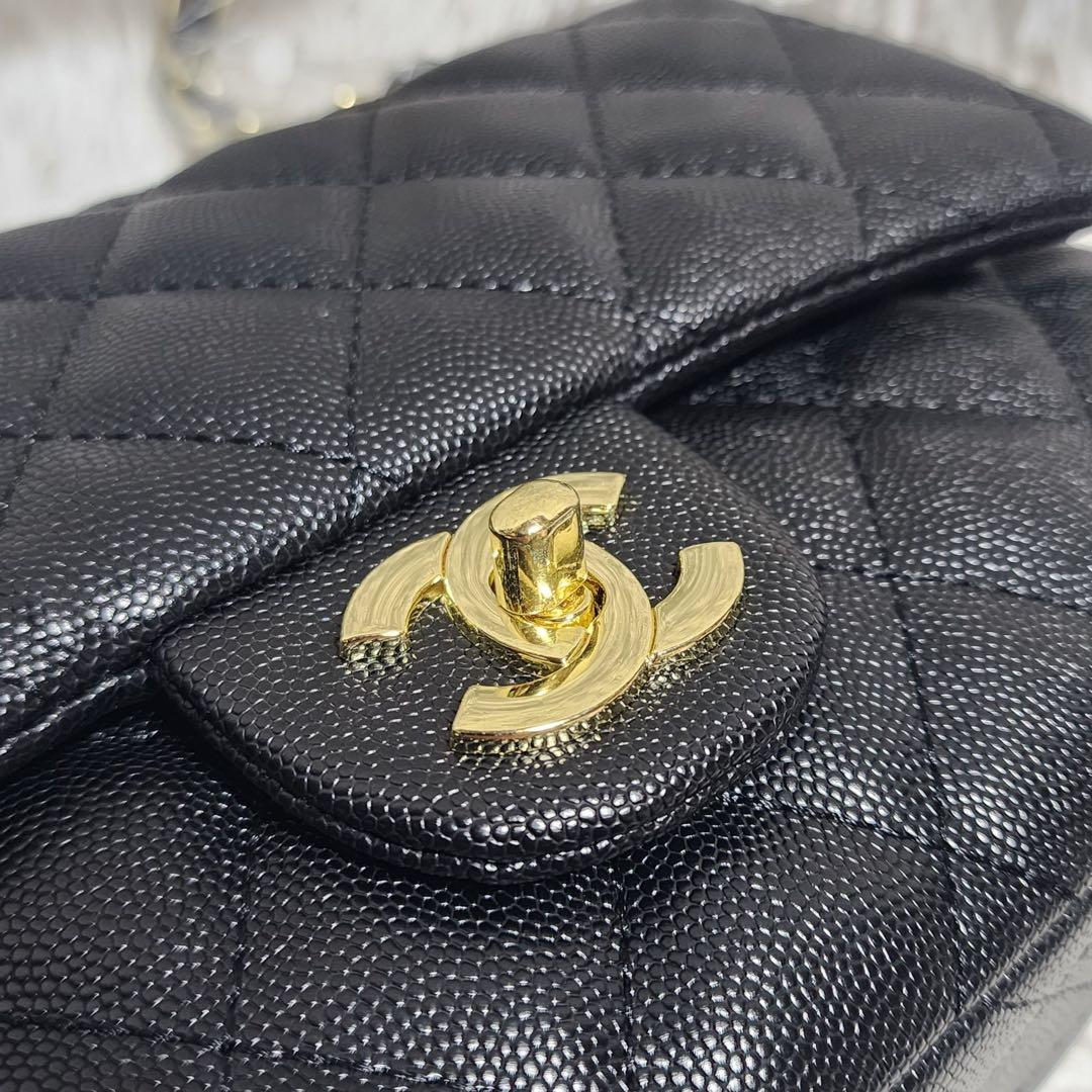 シャネル　ショルダーバッグ　黒　ゴールドチェーン