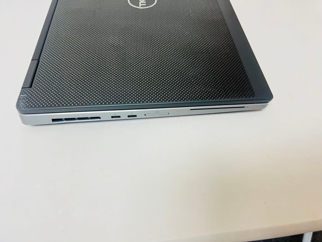 Windowsノート本体 Dell Precision 7540 Xeon/32GB/256GB +1TB