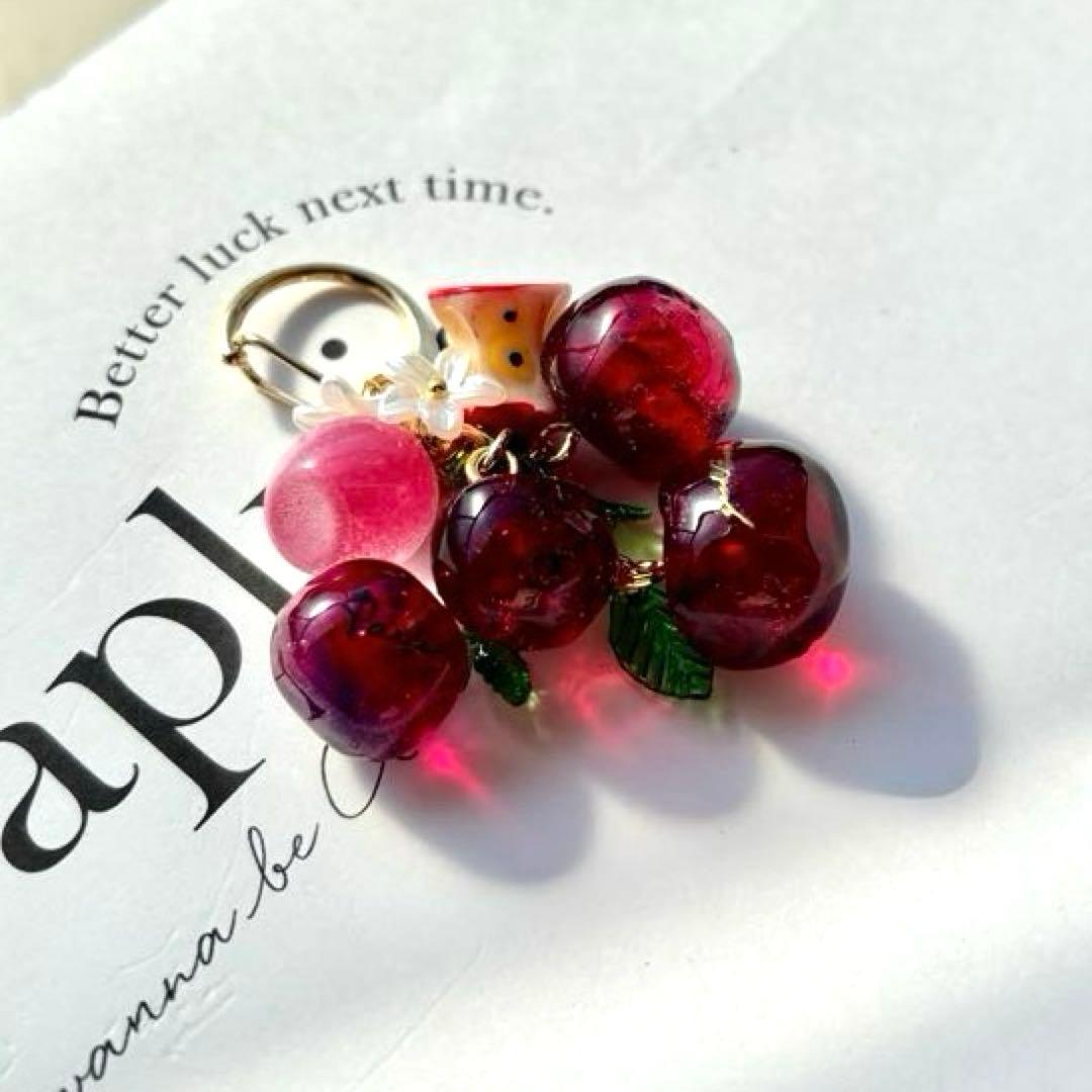 レジンキーホルダー　林檎　レッド　ハンドメイド