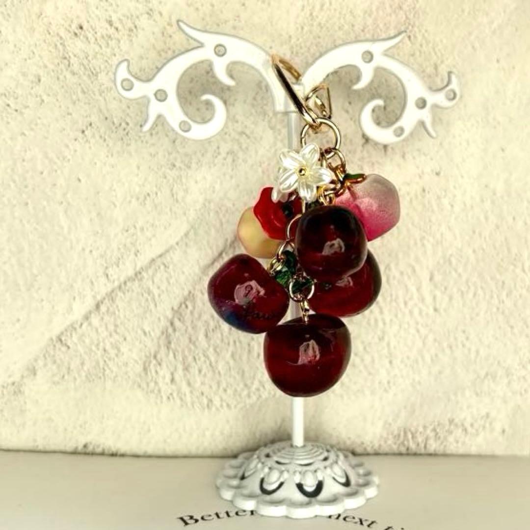 レジンキーホルダー　林檎　レッド　ハンドメイド
