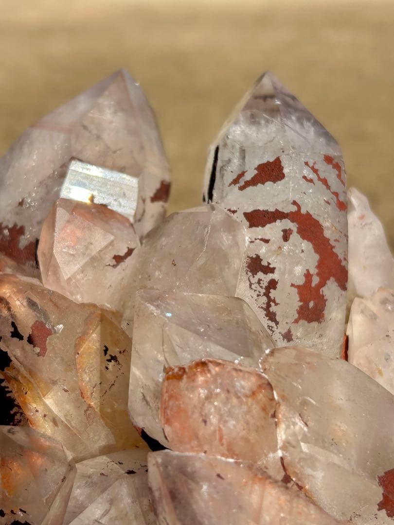 1.6kg❣️⭐️マダガスカル産　水晶クラスター　浄化　虹　キラキラ　癒し⭐️