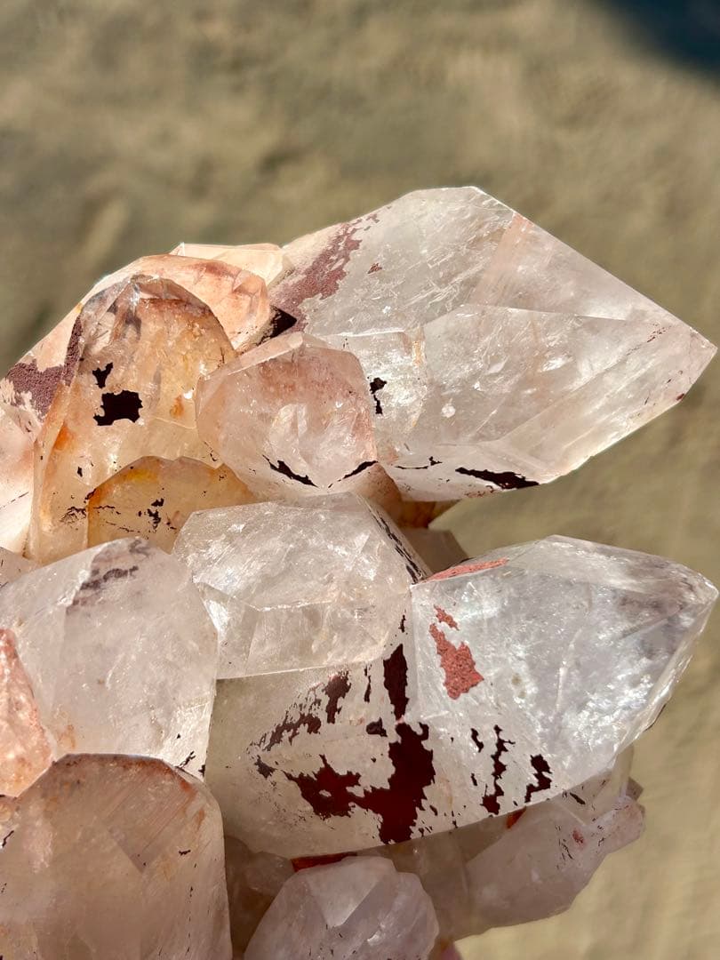 1.6kg❣️⭐️マダガスカル産　水晶クラスター　浄化　虹　キラキラ　癒し⭐️