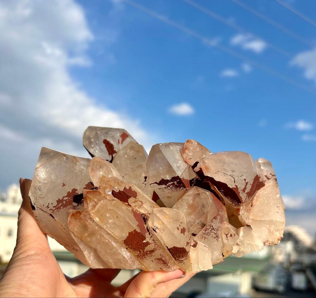 1.6kg❣️⭐️マダガスカル産　水晶クラスター　浄化　虹　キラキラ　癒し⭐️