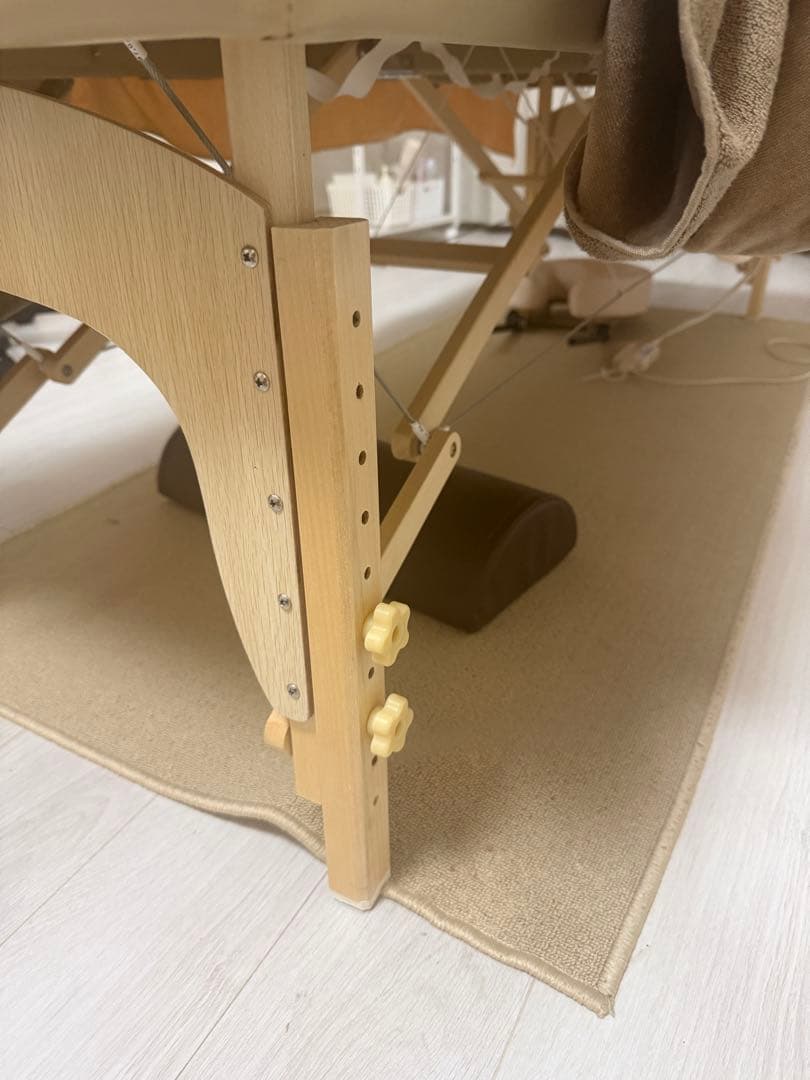 【定価】27,800円　折りたたみマッサージベッド ベージュ