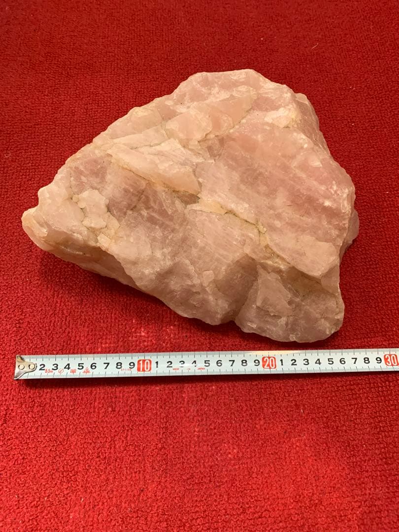 ローズクォーツ　巨大な原石　希少　7.5jg 恋愛石