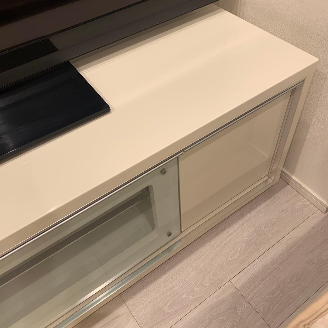 ホワイト木製テレビ台 ガラス扉付き（たのメル便込み）