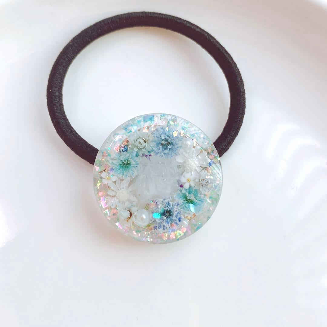 レジンヘアゴム　ブルー　お花のリース　春　淡色　プレゼント　ホロ　キラキラ