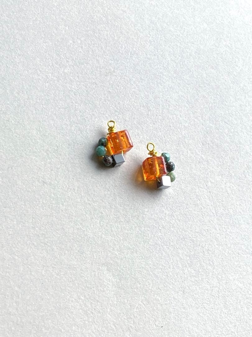 no.0403 実りの琥珀　四角のヘマタイト