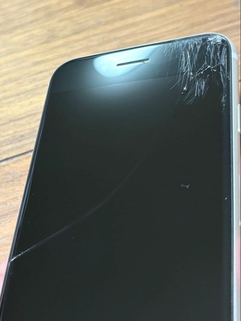 iPhone SE3 64GB 白 SIMフリー 87% 画面ひび