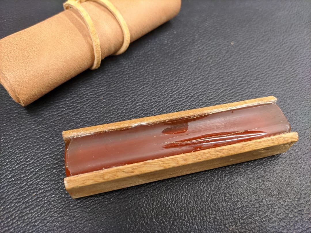 レザーウッドベスポークロジン VNC