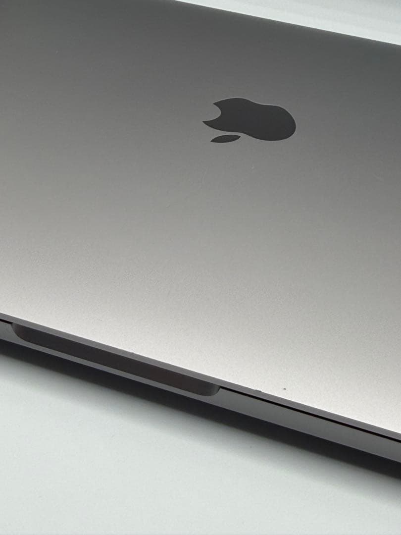 MacBook Pro 2019/ i7 6コア/16GB/ 555X 4GB