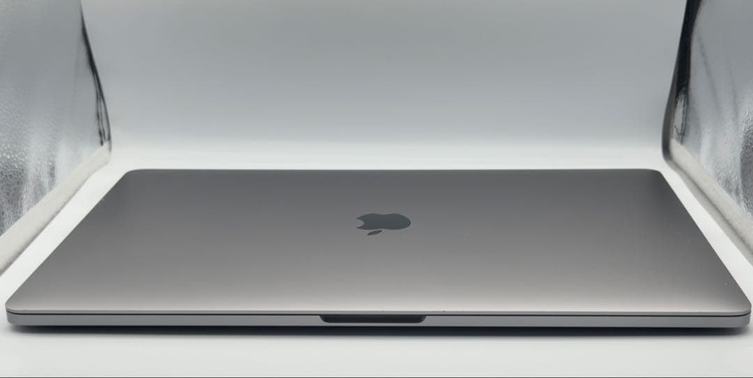 MacBook Pro 2019/ i7 6コア/16GB/ 555X 4GB