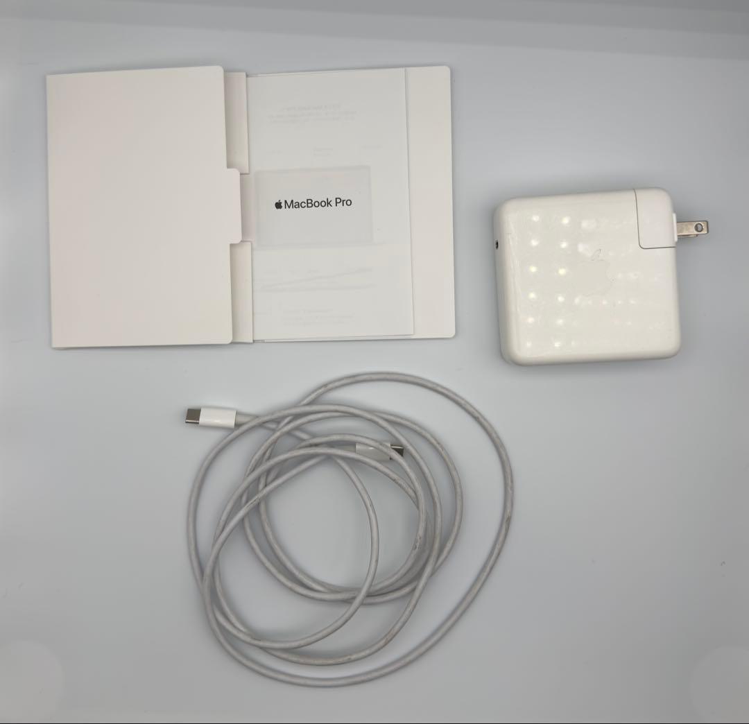 MacBook Pro 2019/ i7 6コア/16GB/ 555X 4GB