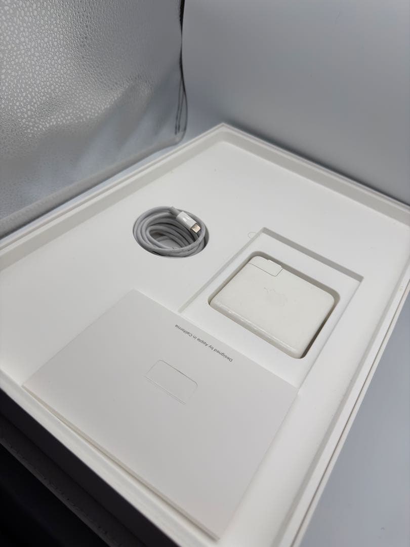 MacBook Pro 2019/ i7 6コア/16GB/ 555X 4GB