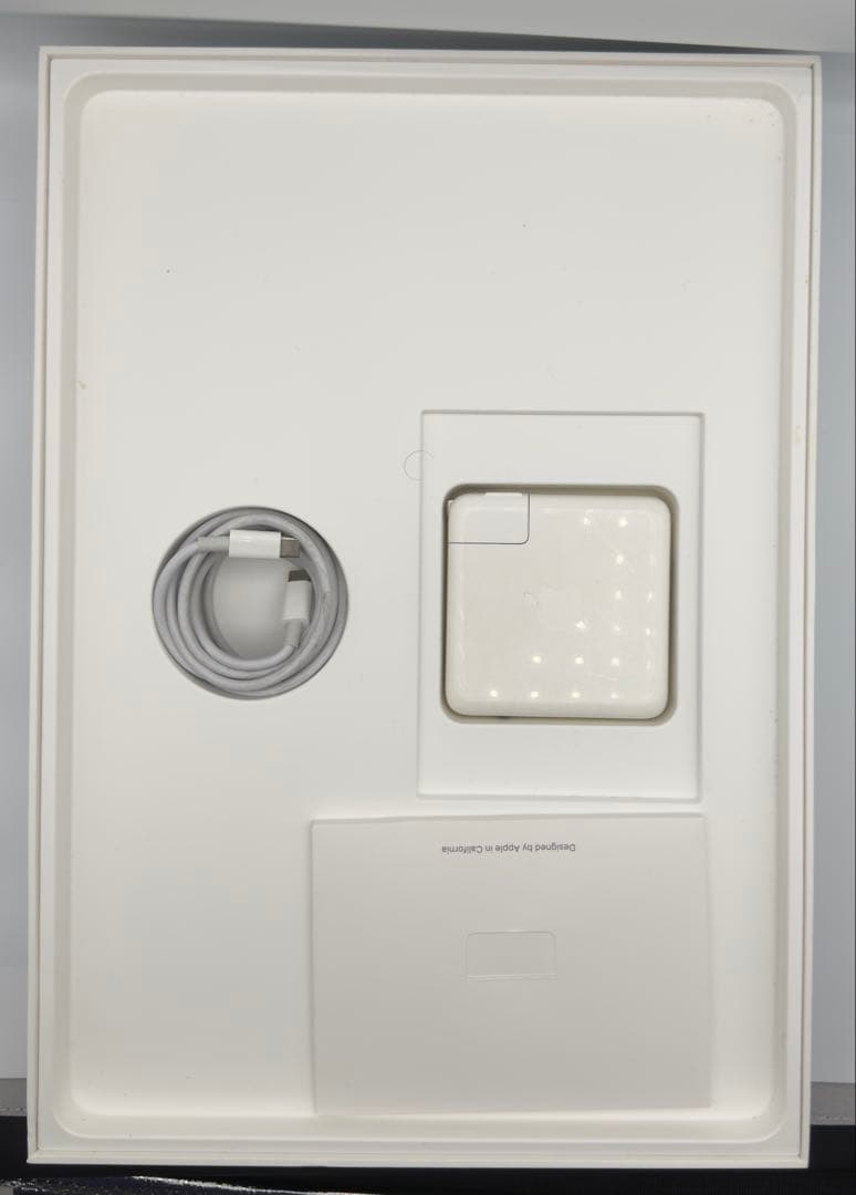 MacBook Pro 2019/ i7 6コア/16GB/ 555X 4GB