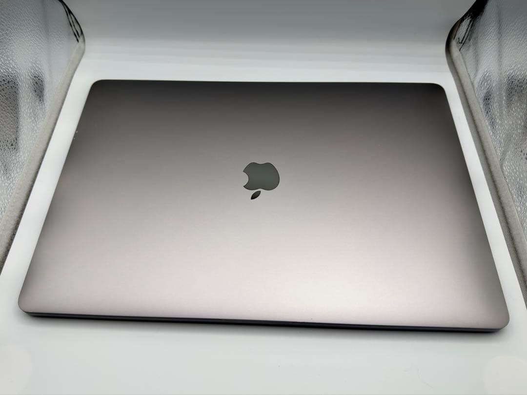 MacBook Pro 2019/ i7 6コア/16GB/ 555X 4GB