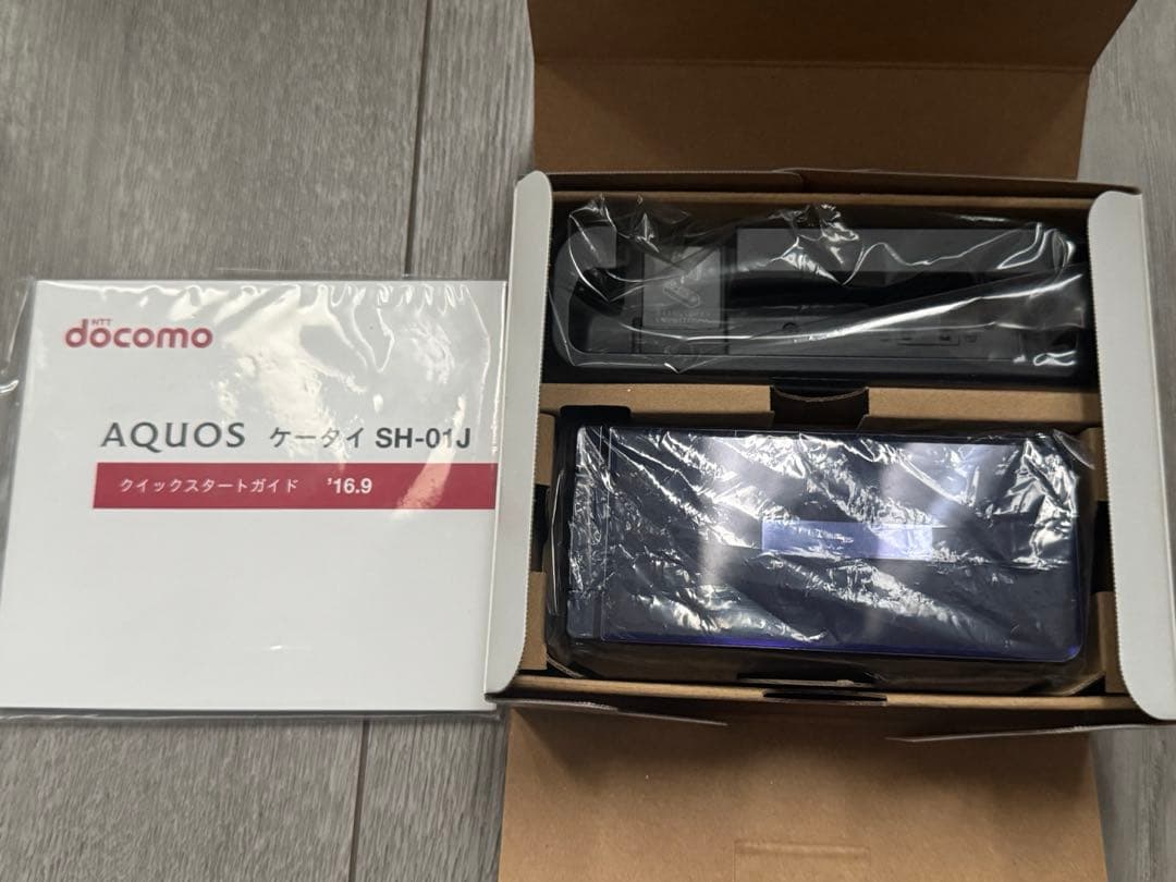 美品　AQUOS SH-01J