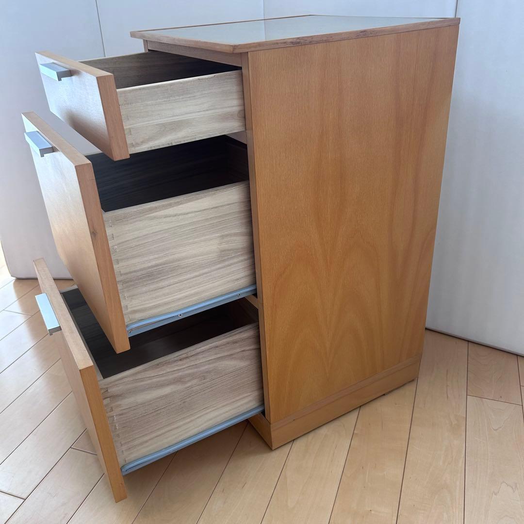 ガラス天板木製キャビネット　3段チェスト　ミッドセンチュリー　モダンサイドボード