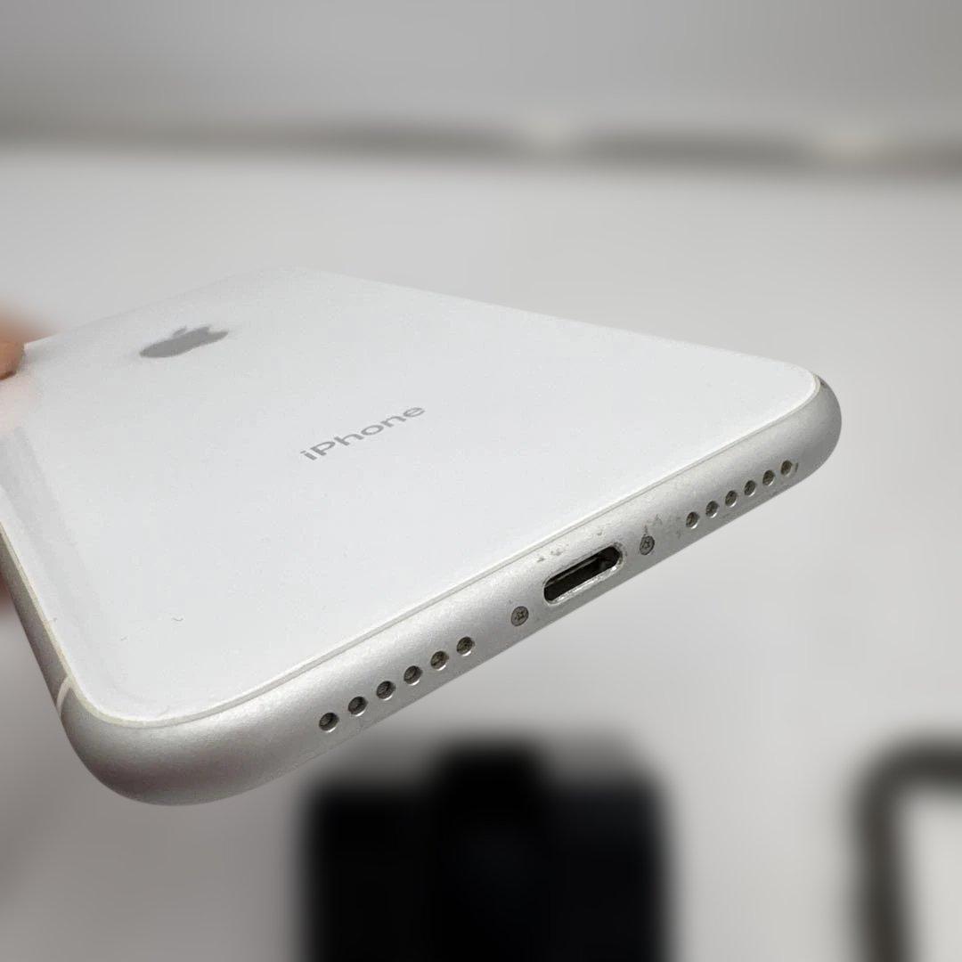 超美品　Apple iPhone XR ホワイト / 64GB SIMフリー