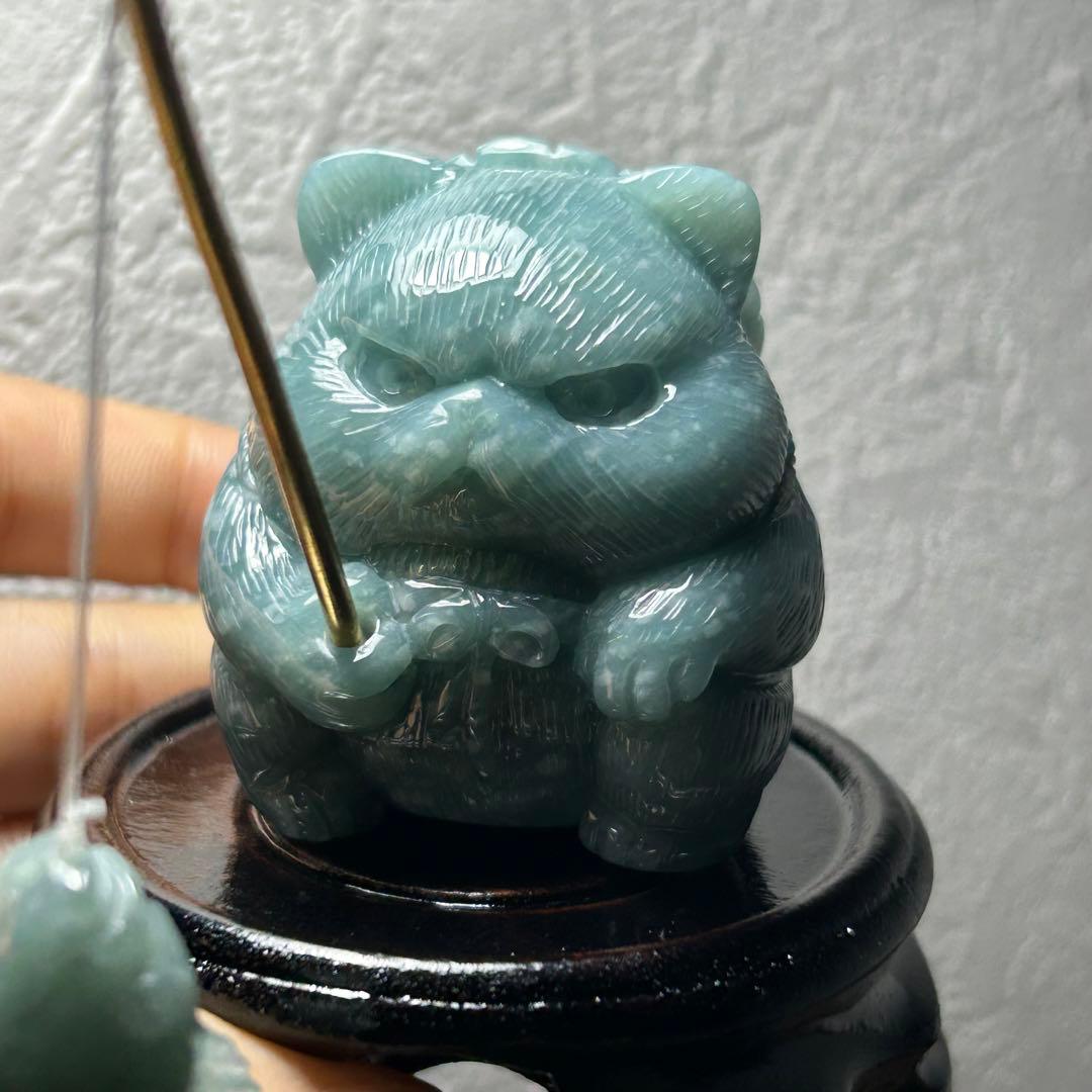 本翡翠置物　グァテマラ産　釣りネコちゃん　可愛い　みずみずしい　一点物　限定品