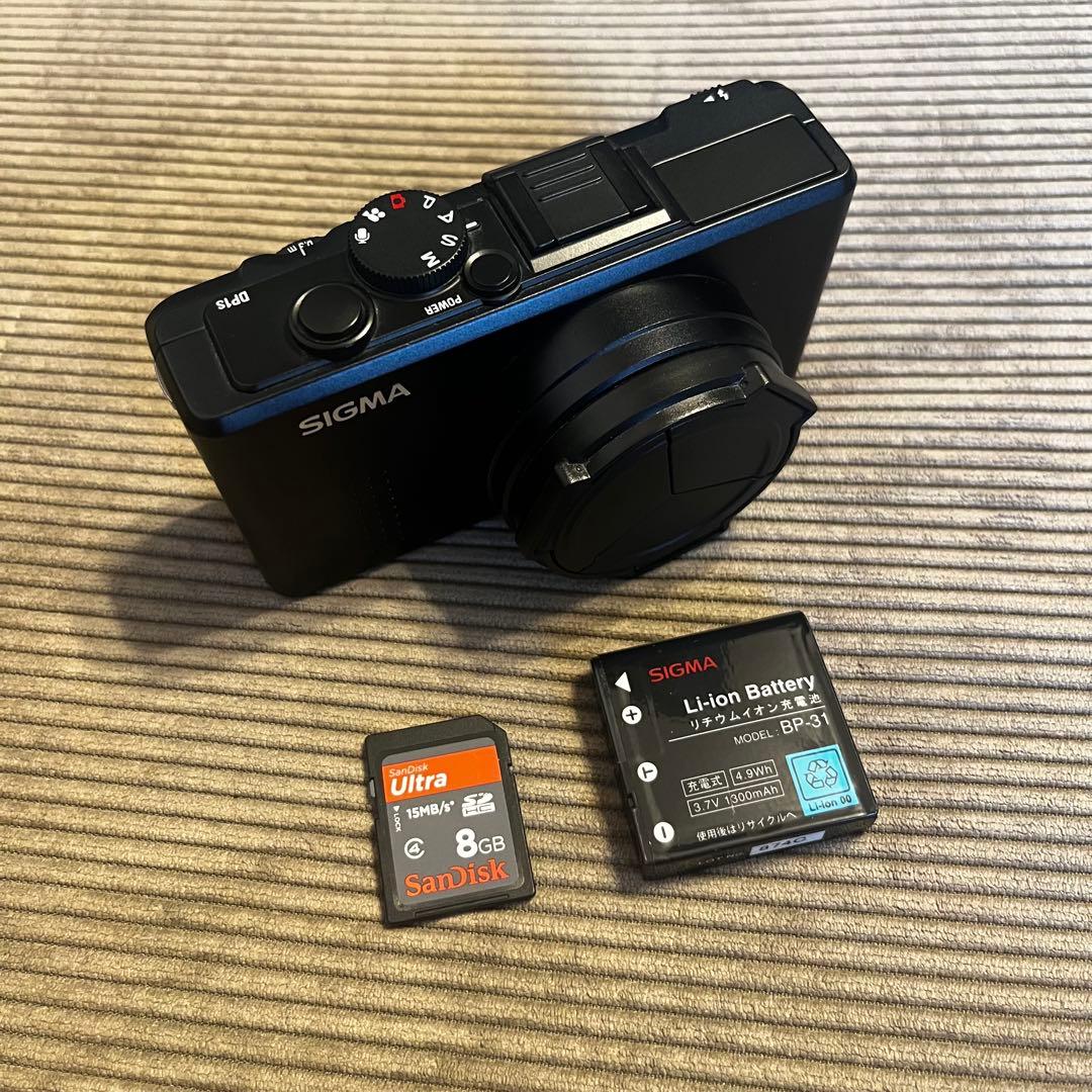 【美品】SIGMA DP1s コンパクトデジタルカメラ　オートレンズキャップ付き
