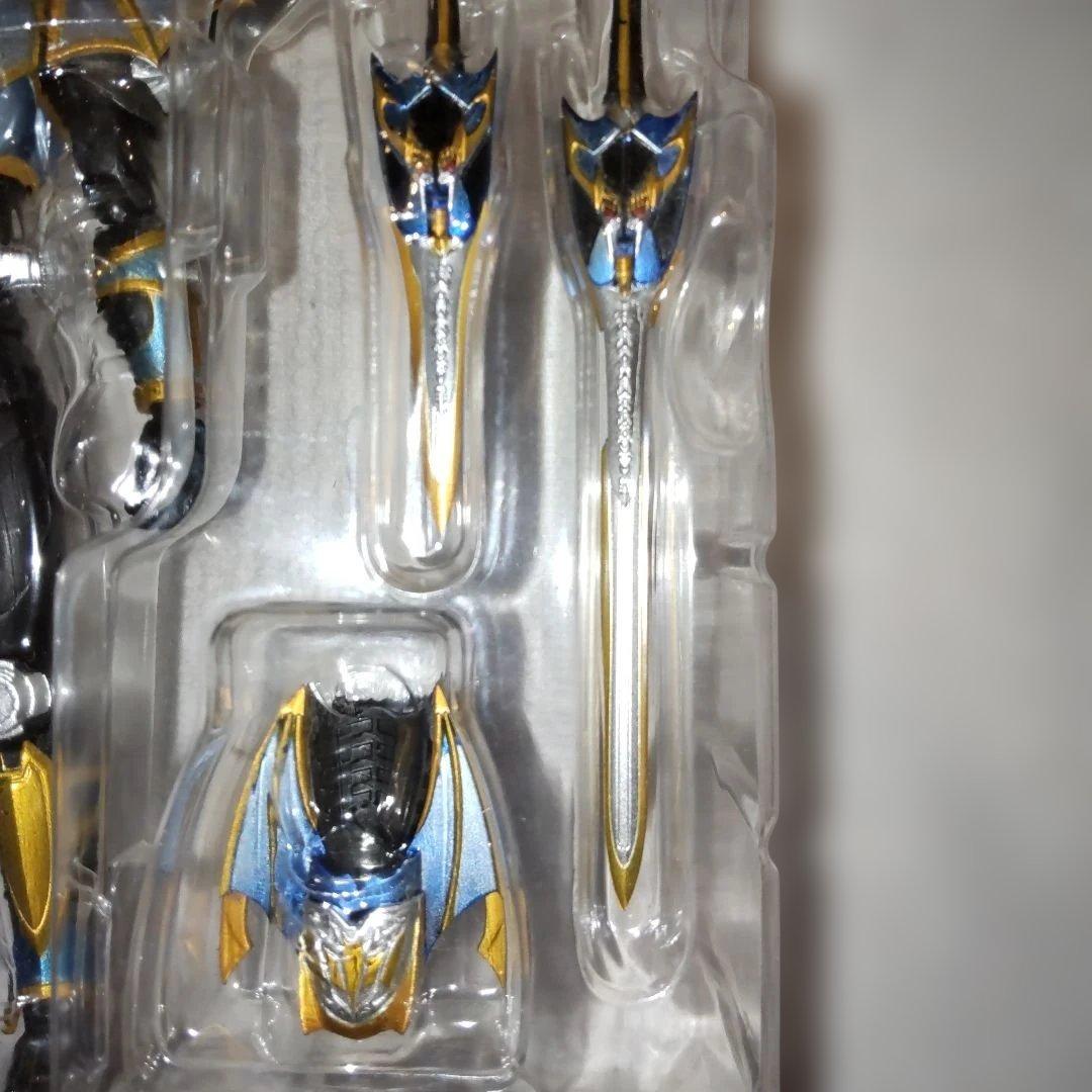 S.H.Figuarts 仮面ライダー ナイトサバイブ