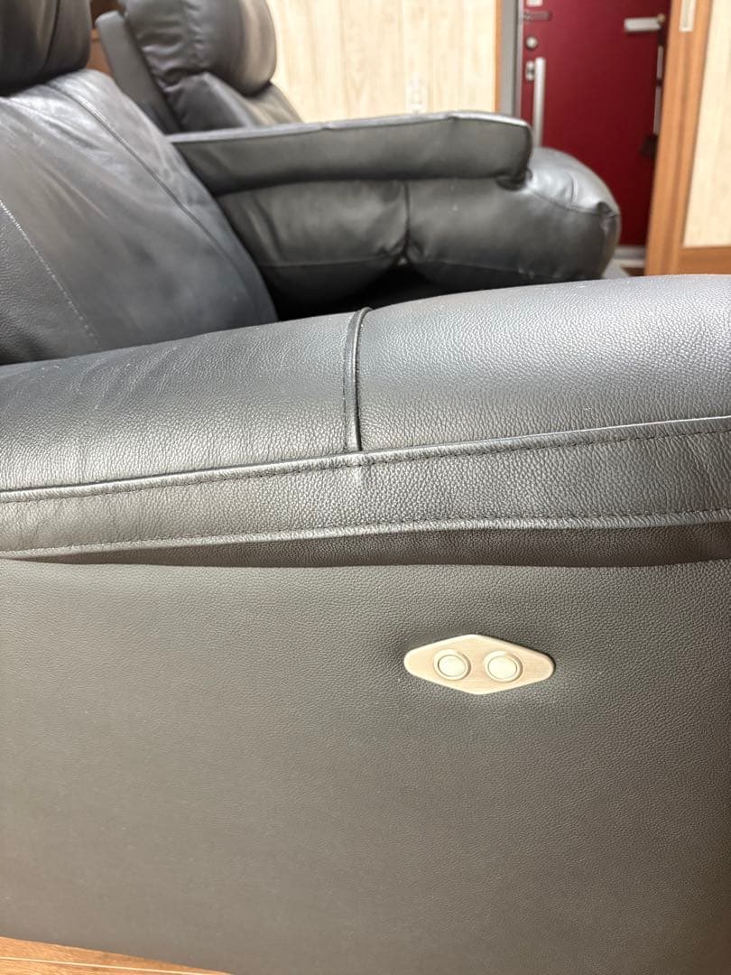 ニトリ・リクライニングソファー三人掛け