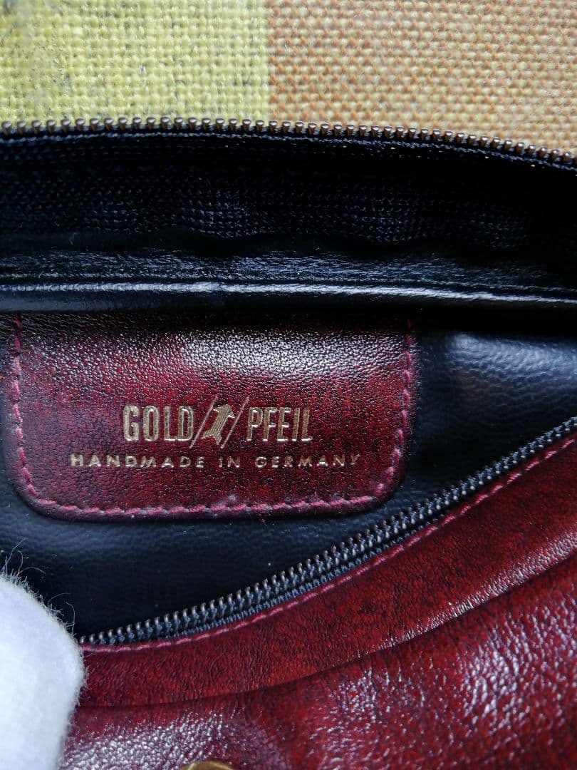 ゴールドファイルクラッチバッグ、スモールバック、化粧ポーチ、セカンドバッグ