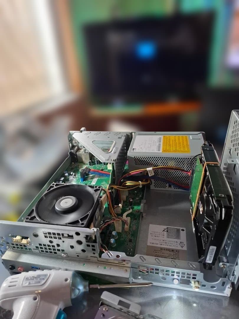 富士通 Windows 11/i5/4GB/1TB 格安 GPUライザー付き