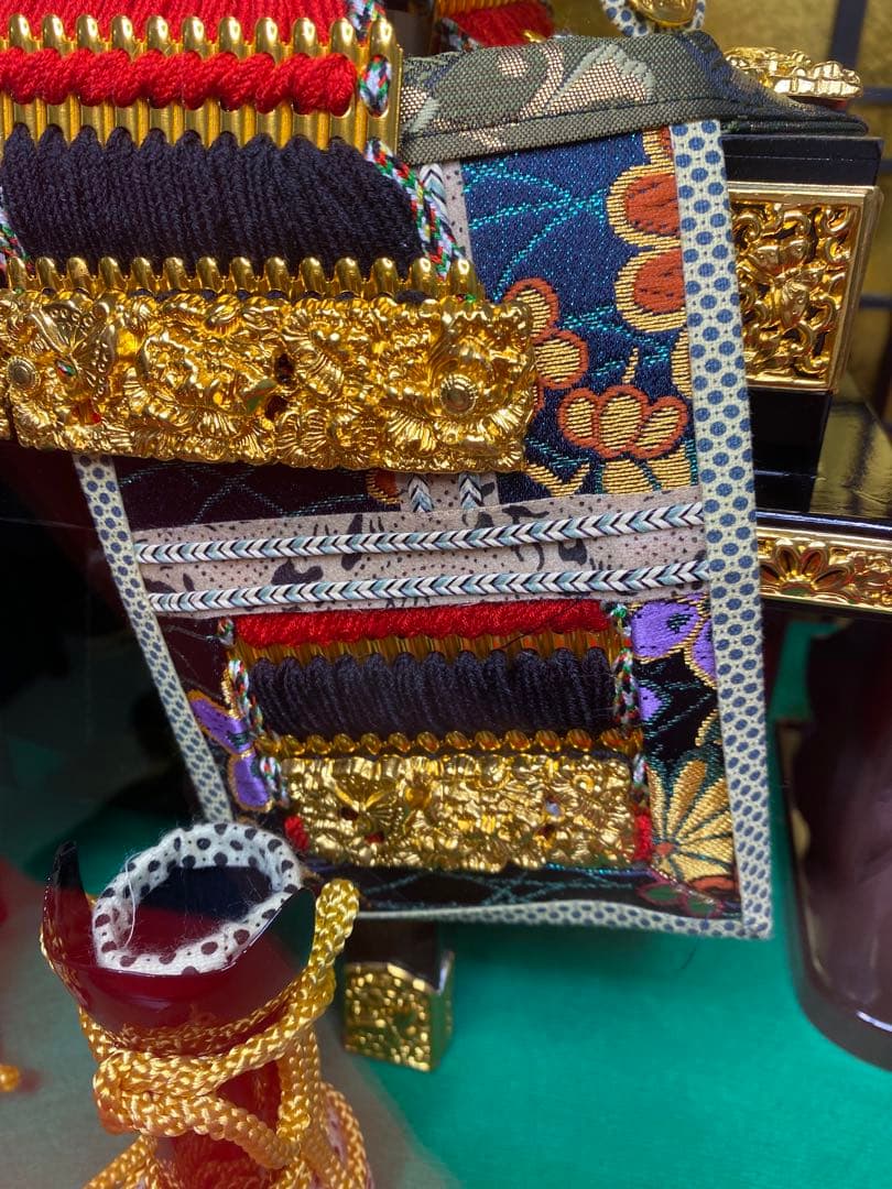 東京久月　五月人形　家紋付き大鎧飾り　オルゴール付き六角アクリルケース入