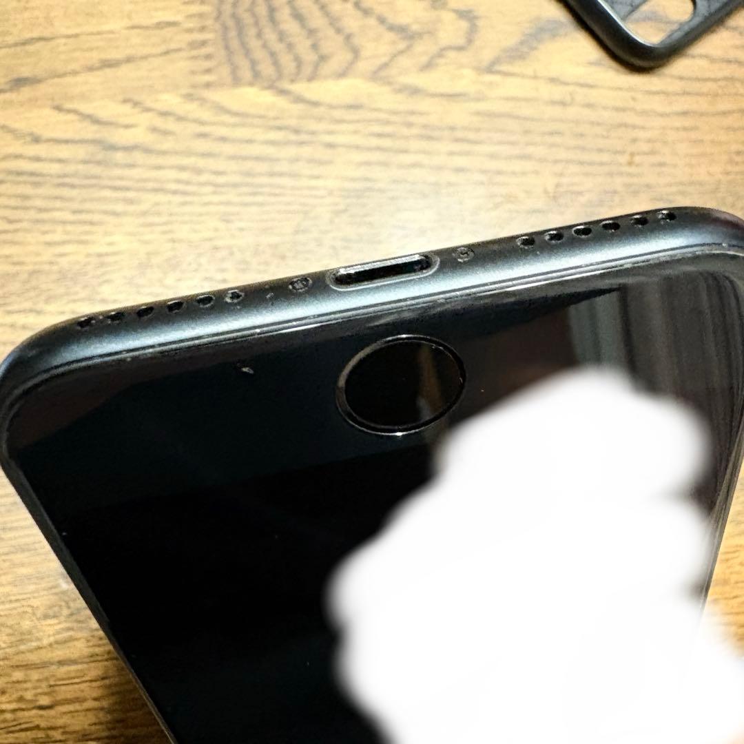 iPhone SE2 128GB ブラック バッテリー最大容量82%