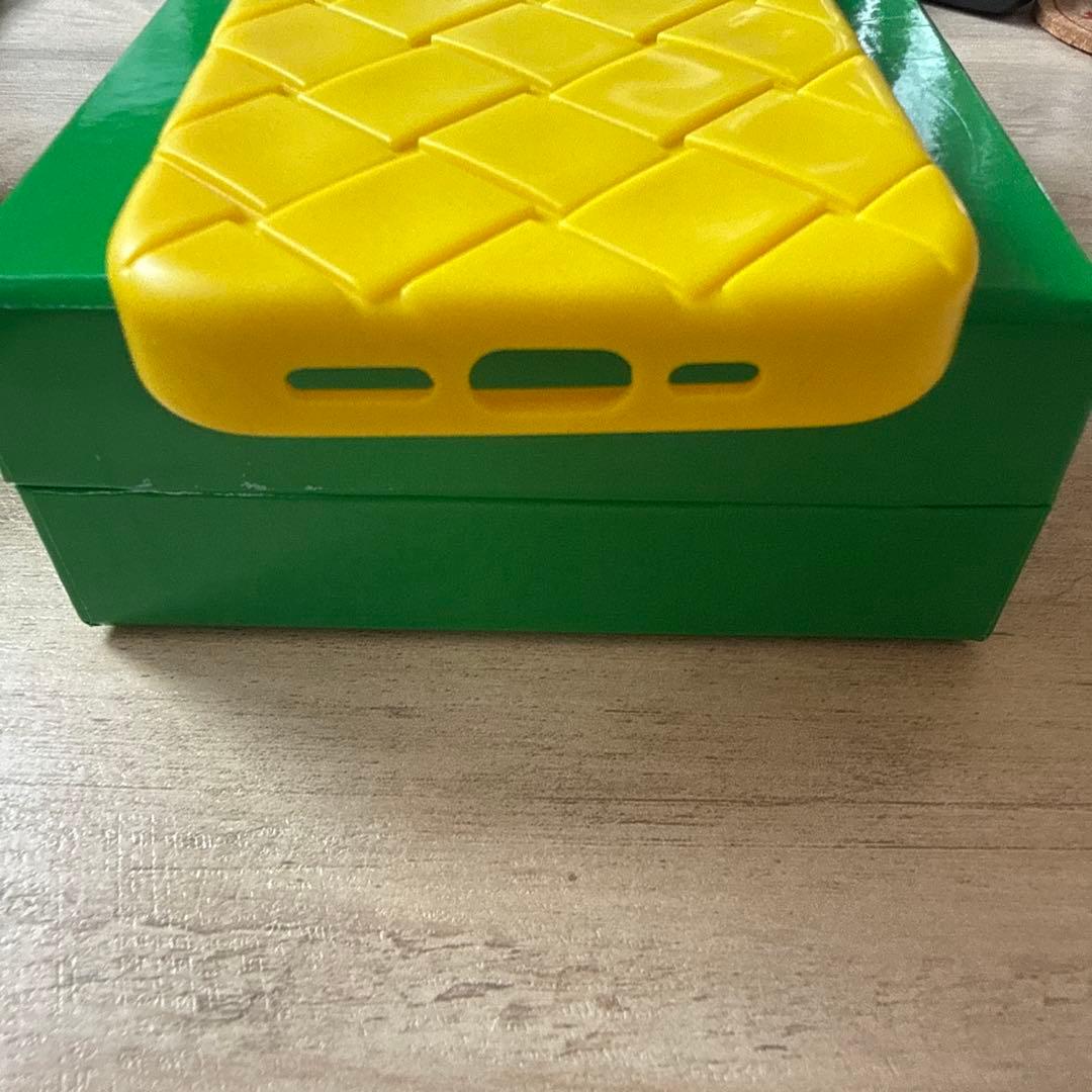 Bottega Veneta イエロー iPhoneケース 14Pro