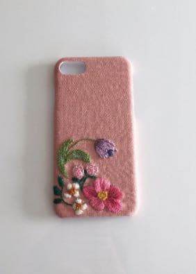 刺繍の花柄 iPhoneケース