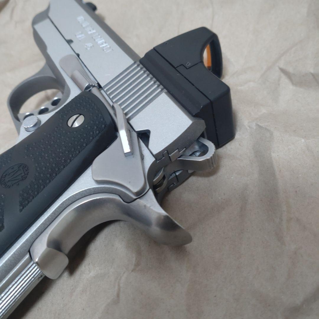 東京マルイ V10 ULTRA COMPACT .45ガスガン ドットサイト付き