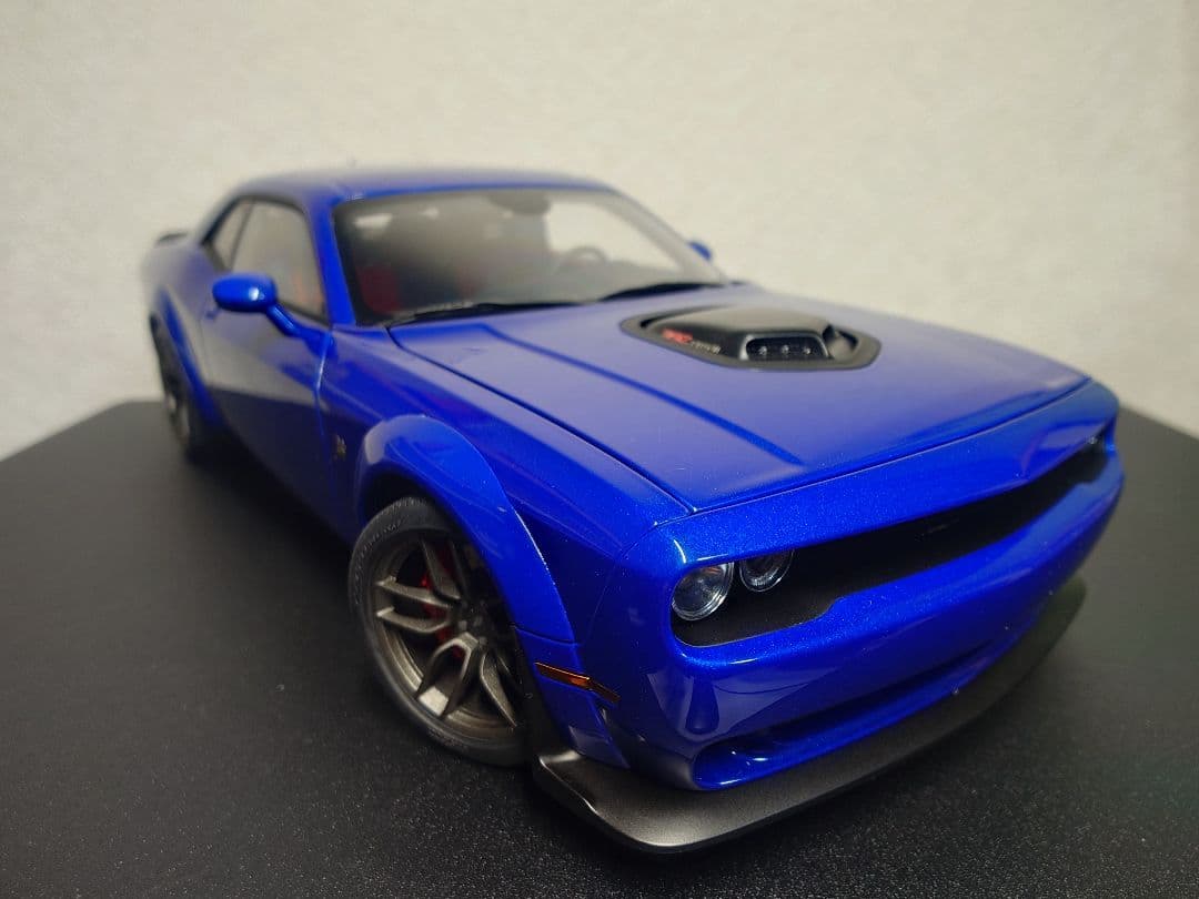 オートアート 1/18 チャレンジャー