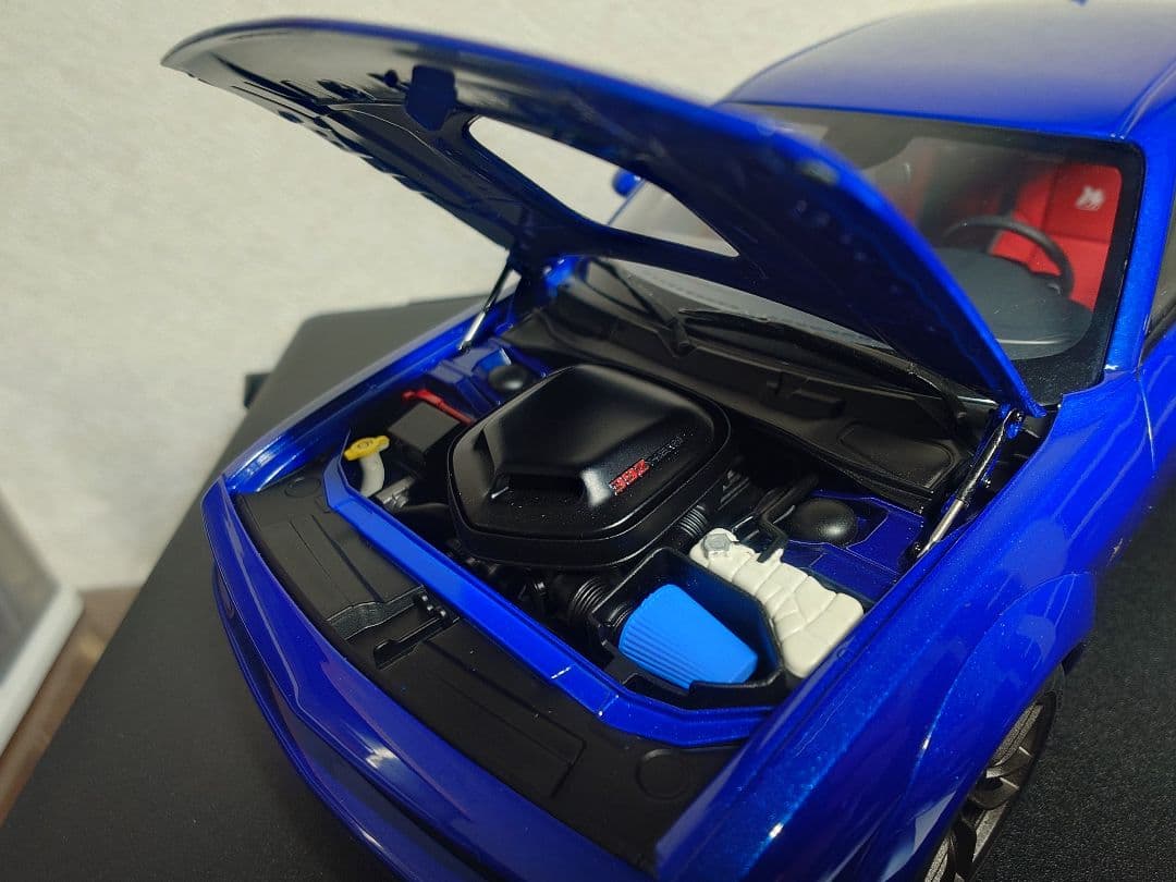 オートアート 1/18 チャレンジャー