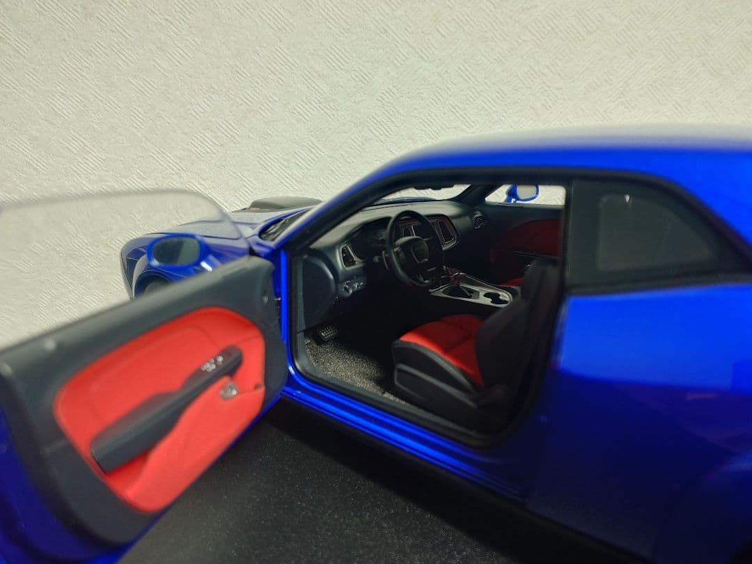 オートアート 1/18 チャレンジャー