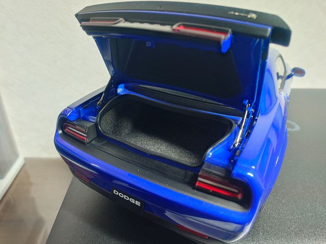 オートアート 1/18 チャレンジャー