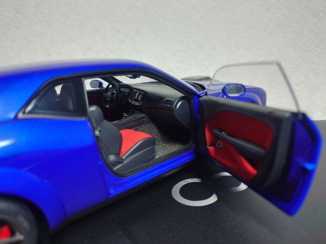 オートアート 1/18 チャレンジャー