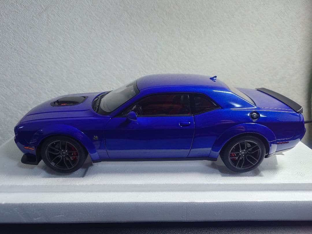 オートアート 1/18 チャレンジャー